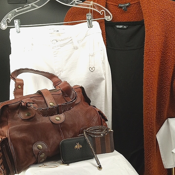 Black Bee Cardholder - Picture 8 of 9